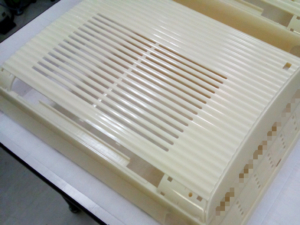 注型品(白着色、艶仕上げ)